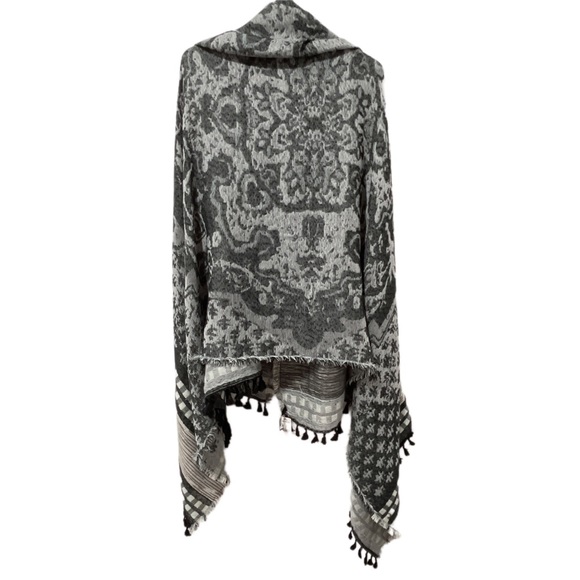 Express | Blanket Scarf - Picture 2 of 8